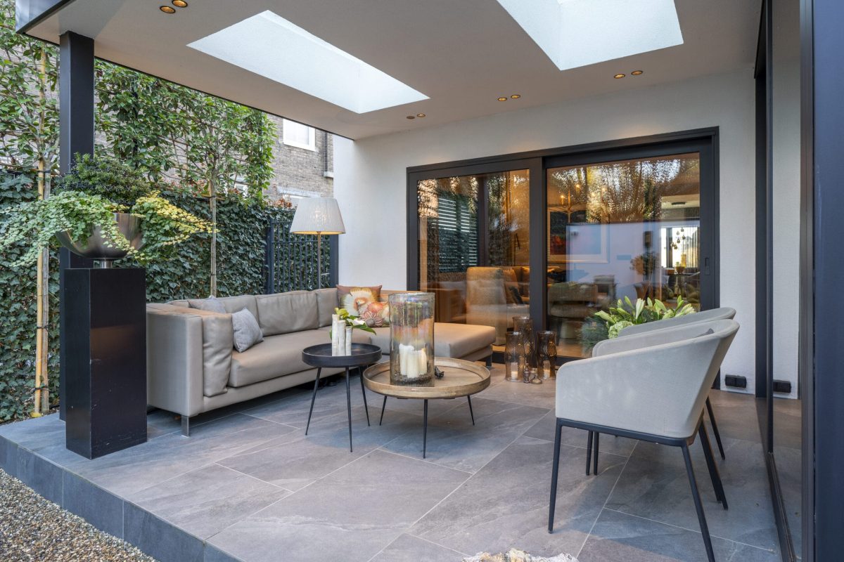 Op zoek naar moderne schuifpuien in Maastricht? Maasframe levert en installeert stijlvolle aluminium en kunststof schuifdeuren. Perfecte integratie met uw woning.